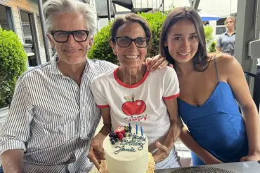California Woman with 'Death Sentence' Colon Cancer Gives Up Treatments After Decade