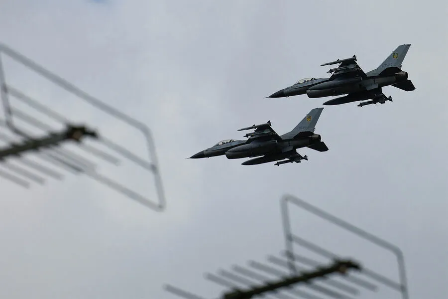 Eyewitnesses Report F-16 Downed by Anti-Air Missiles in Sumy Oblast