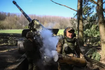 Russian Forces Disrupt Ukrainian Command with Eastern Front Advances