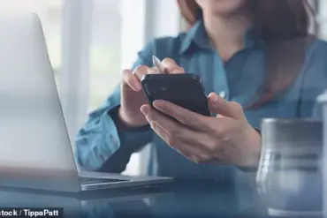 Top Skin Doctor Reveals Desk Sunscreen Hack to Prevent Wrinkles