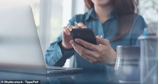 Top Skin Doctor Reveals Desk Sunscreen Hack to Prevent Wrinkles