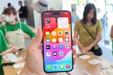 Trump Tariffs Threaten to Triple iPhone Prices