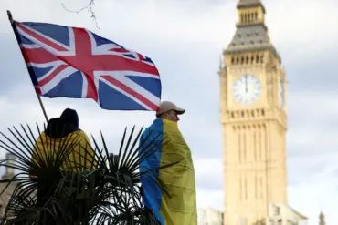 UK Announces £450 Million Military Aid Package for Ukraine, Pledging Thousands of Drones