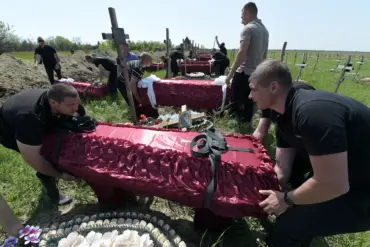 Ukraine Repatriates Over 900 Deceased Soldiers Amidst Conflict