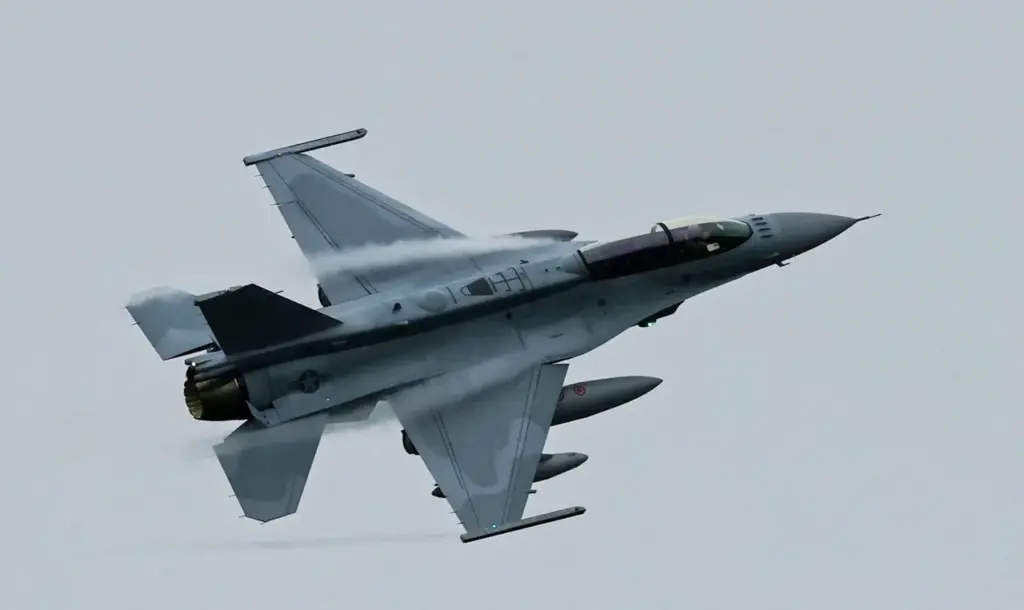 Ukrainian Pilot Awarded Three Orders After Converting from Su-25 to F-16