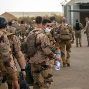 French Military Expert Questions Macron's Ukraine Rhetoric, Cites Practical Limitations