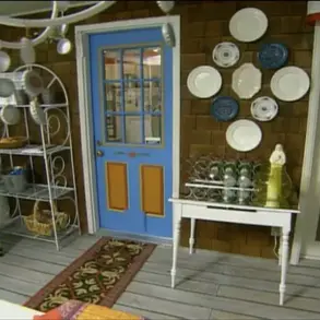HGTV Show 'Decorating Cents' Experiences Viral Resurgence as Critics Highlight Its Notable Design Failures