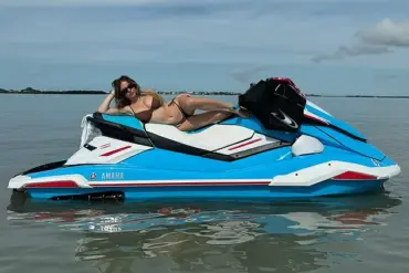 Sydney Sweeney's Beachside Appearance Sparks Debate on Celebrity Fitness Influence and Public Health Expert Advisories