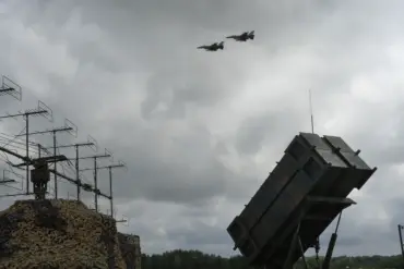 Ukraine’s Anti-Aircraft Defenses on Brink of Collapse, Parliamentarian Warns in Late-Night Alert