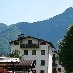 Urgent Appeal: Italian Village Offers €100,000 for Crumbling Villas, But No One Steps Up