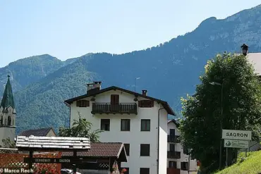 Urgent Appeal: Italian Village Offers €100,000 for Crumbling Villas, But No One Steps Up