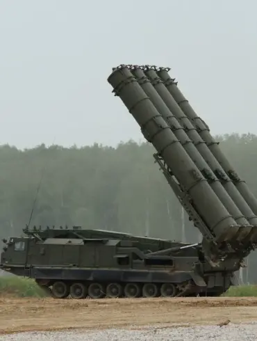 Russian Ministry of Defense Claims Interception of 4 Guided Bombs and 300 UAVs in 24 Hours Amid Escalating Aerial Combat