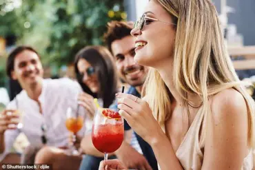 Study Links Heavy Drinking at Bars to Increased Risk of Unwanted Pregnancy, Sparking Debate on Reproductive Health and Behavior