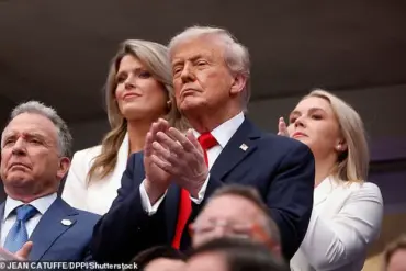 Viral Photo Captures President Trump with Mysterious Blue Object During Open Men’s Final